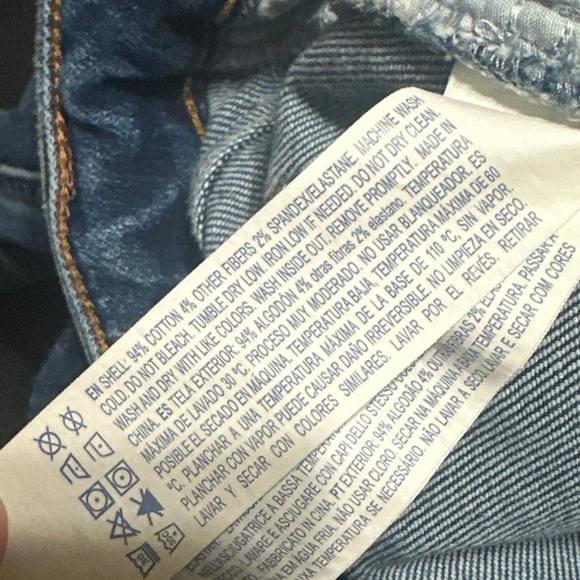 Forever 21 Womens Size 27 Distressed Straight Jeans High Rise Casual Comfort - Picture 9 of 9